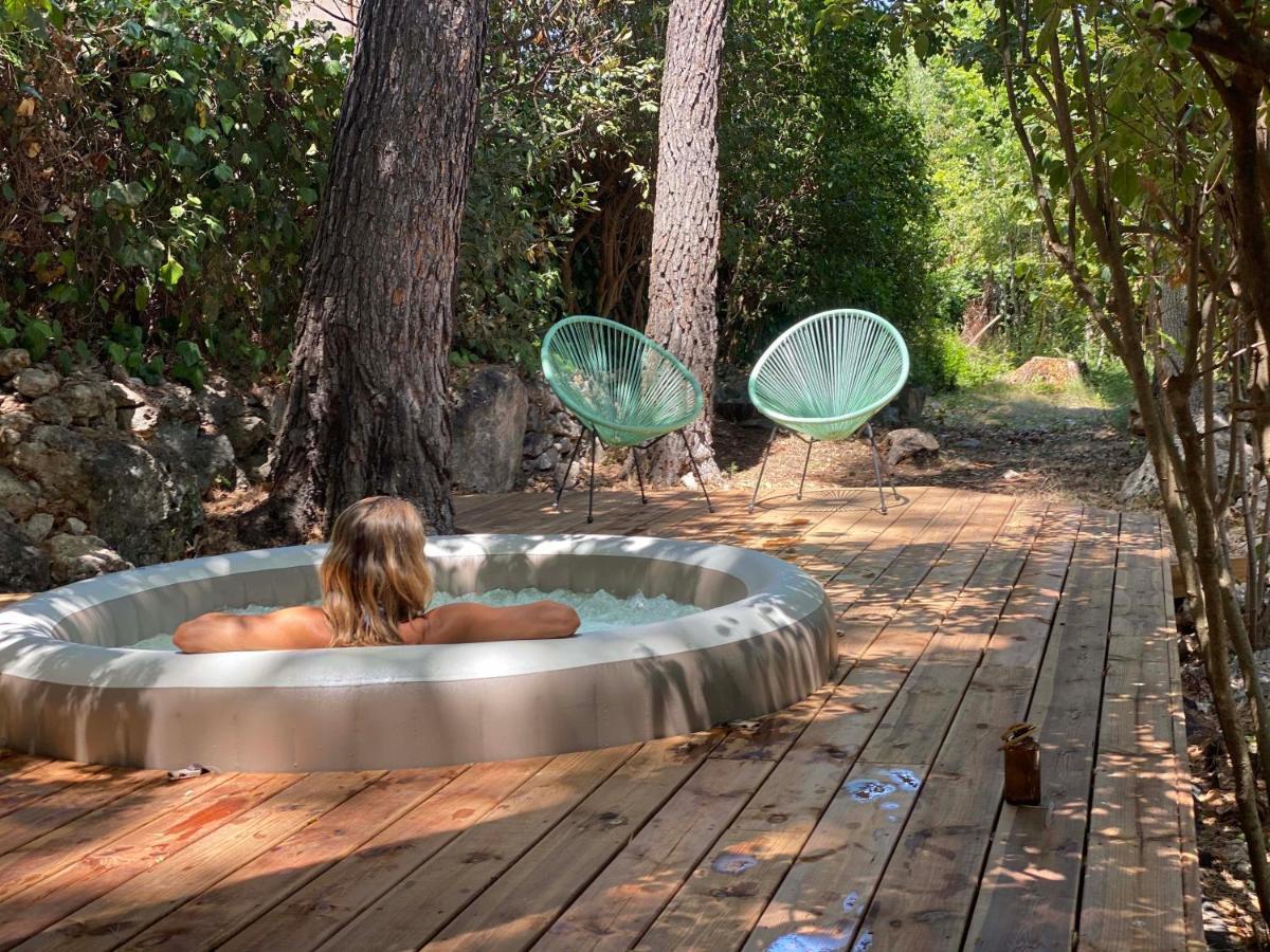 מוגין Les Roulottes De Bayama - Logement Insolite Avec Jacuzzi מראה חיצוני תמונה
