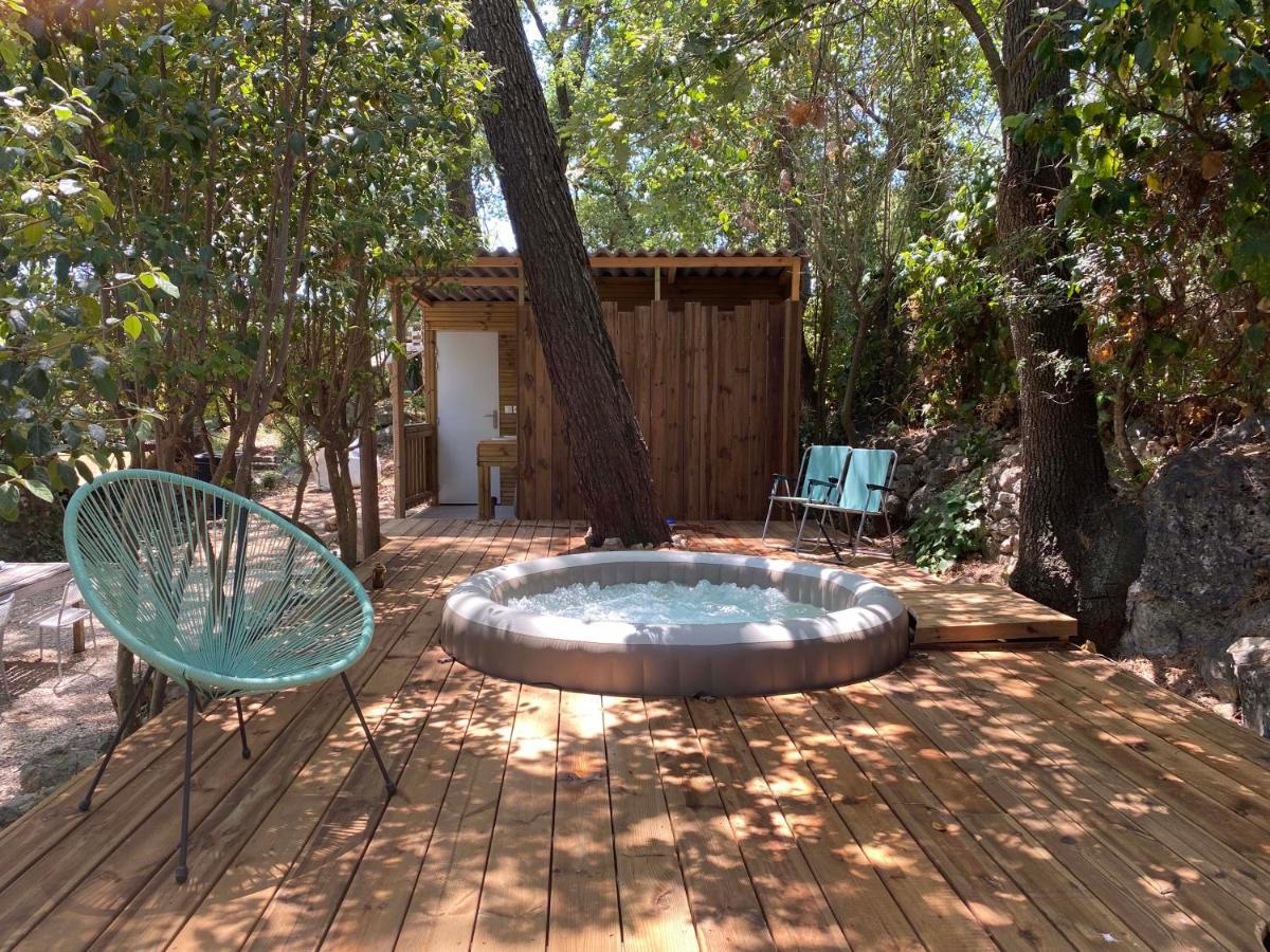 מוגין Les Roulottes De Bayama - Logement Insolite Avec Jacuzzi מראה חיצוני תמונה