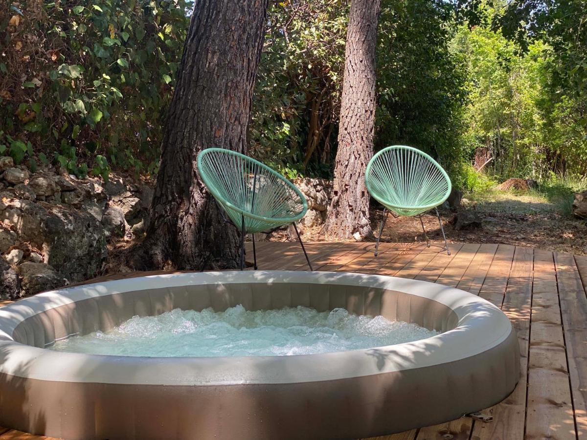 מוגין Les Roulottes De Bayama - Logement Insolite Avec Jacuzzi מראה חיצוני תמונה